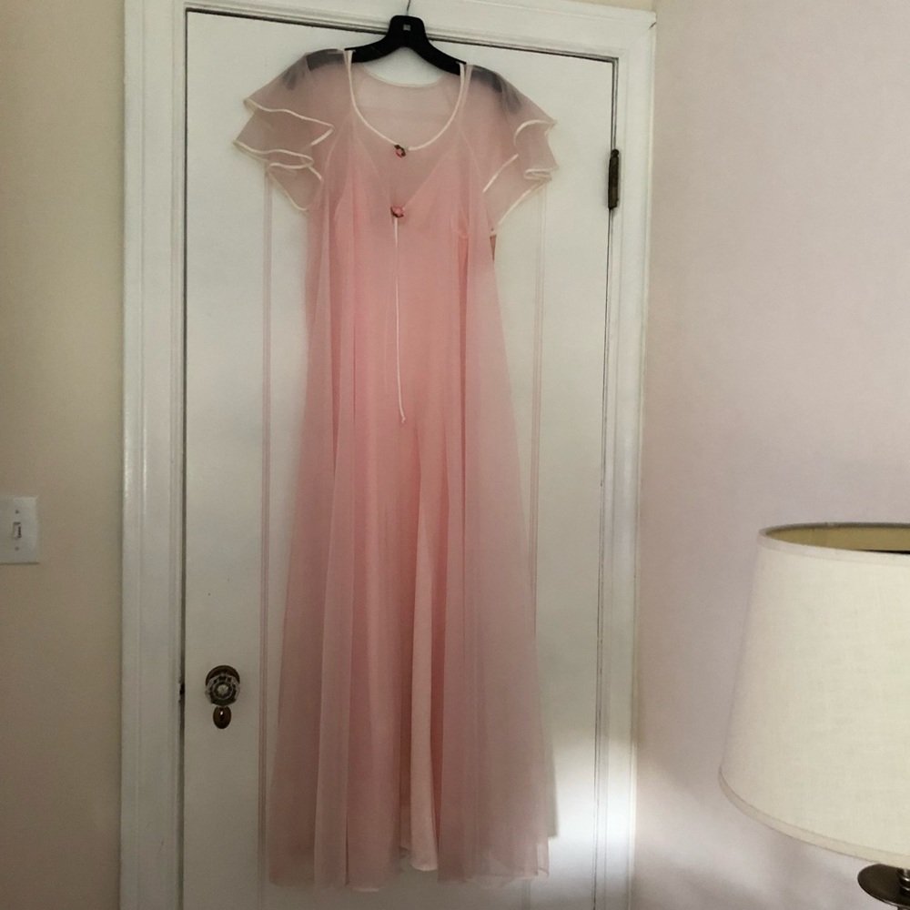 Vintage Val mode nightgown and robe